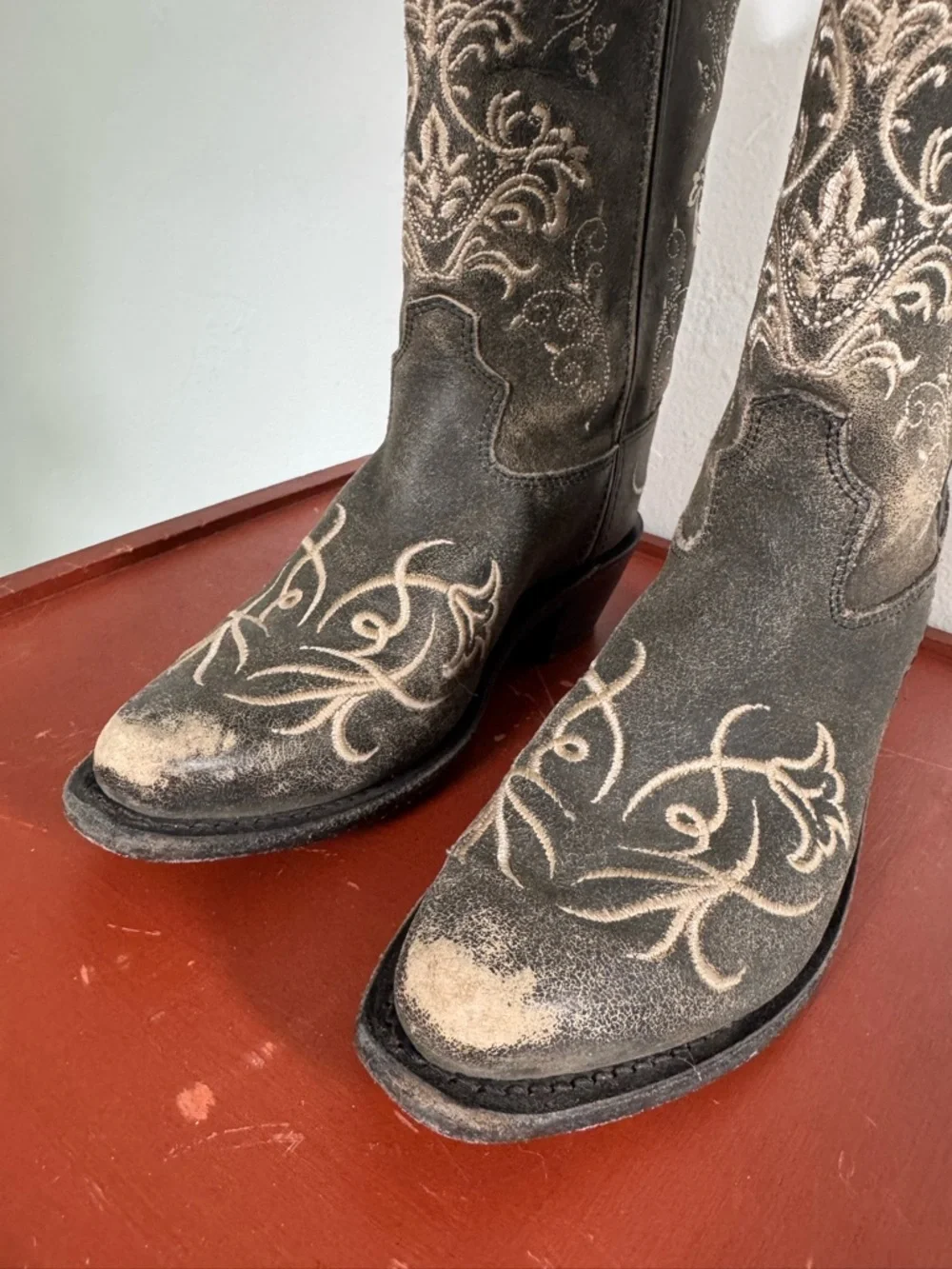 Old West Charcoal Snip Toe Western Boot Embroidered Distressed Pull On 1.0-D
